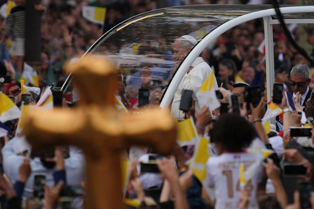 Pope Leo XIV arrives to celebrate mass at Place de la Concorde, Paris, Saturday, Sept. 26, 2026. (AP Photo/Aurelien Morissard)