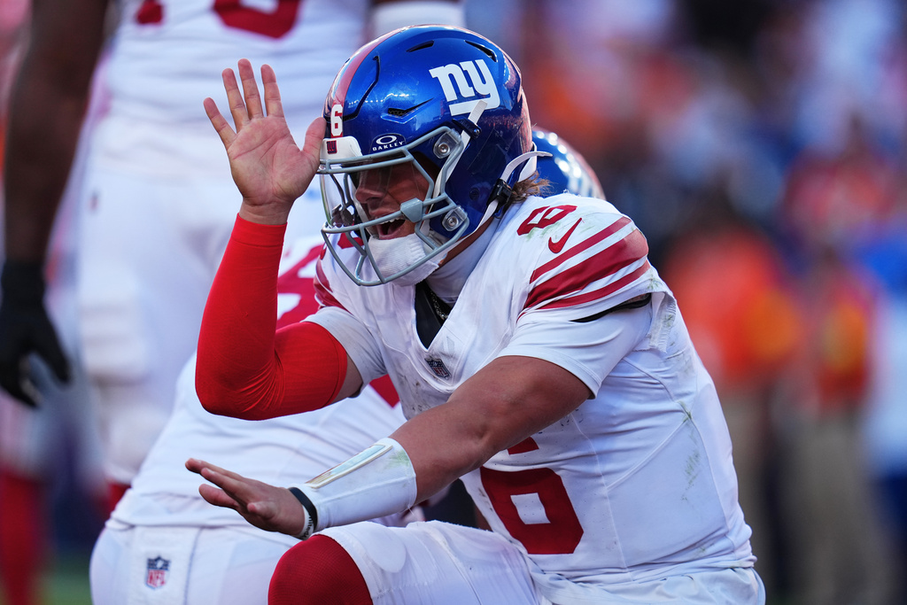 New York Giants quarterback Jaxson Dart (6) celebrates after tight end Theo Johnson scored against the Denver Broncos during the second half of an NFL football game in Denver, Sunday, Oct. 19, 2025. (AP Photo/Jack Dempsey)