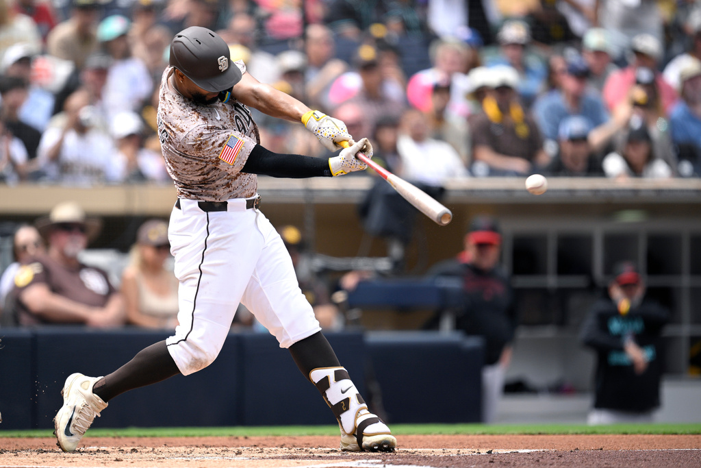San Diego Padres' Xander Bogaerts hits a two-RBI double against the Arizona Diamondbacks during the first inning of a baseball game Sunday, Sept. 28, 2025, in San Diego. (AP Photo/Orlando Ramirez)