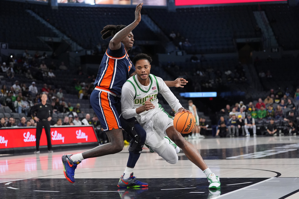 Oregon forward Kwame Evans Jr. (10) drives around Auburn forward Keshawn Murphy (3) during the first half of an NCAA college basketball game in Las Vegas, Monday, Nov. 24, 2025. (AP Photo/Eric Gay)