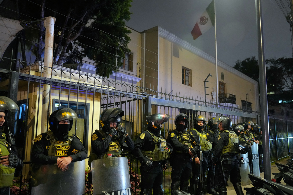 Police guard the Mexican Embassy in Lima, Peru, Monday, Nov. 3, 2025, after the Peruvian government announced it was severing diplomatic relations with Mexico following the country's decision to grant asylum to former Peruvian Prime Minister Betssy Chavez, who faces charges related to a 2022 coup attempt. (AP Photo/Martin Mejia)