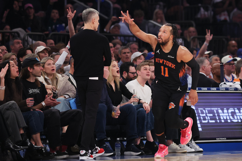 New York Knicks guard Jalen Brunson (11) gestures after scoring a three point basket during the first half of an NBA basketball game against the Chicago Bulls, Friday, April 3, 2026, in New York. (AP Photo/Heather Khalifa)