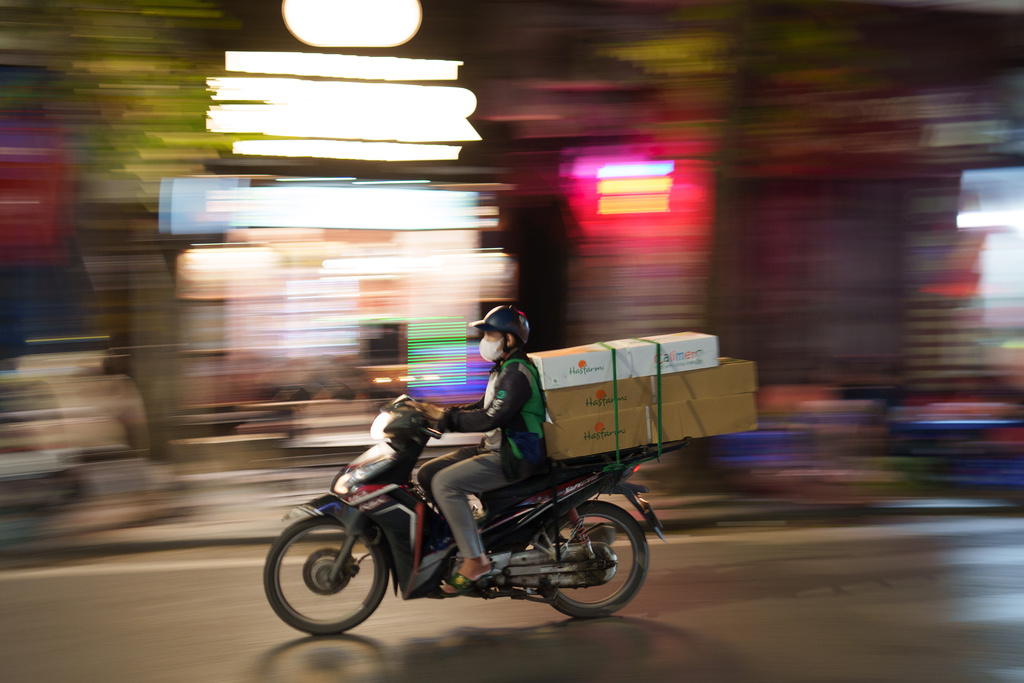 CORRECTS TO CALL THE AREA THE OLD QUARTER AND CORRECTS DATE - A Vietnamese rides his motorcycle ferrying goods in the Old Quarter area in Hanoi, Vietnam, on Sept. 3, 2025. (AP Photo/Vincent Thian)