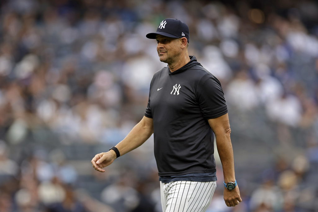 New York Yankees manager Aaron Boone (17) walks off the field after a pitching change during the seventh inning of a baseball game against the Toronto Blue Jays, Saturday, Sept. 6, 2025, in New York. (AP Photo/Adam Hunger)