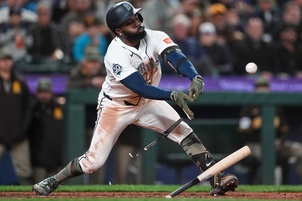 Seattle Mariners' Randy Arozarena shatters his bat on a single against the San Diego Padres during the eighth inning of a baseball game, Friday, May 15, 2026, in Seattle. (AP Photo/Lindsey Wasson)