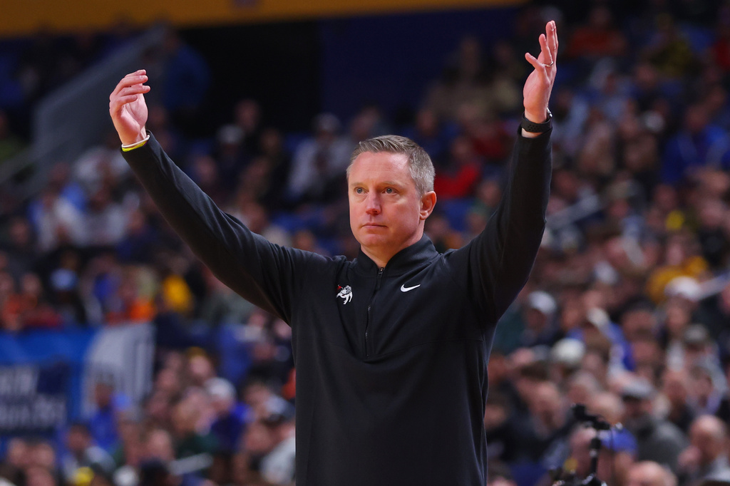 FILE - Georgia head coach Mike White reacts during the first half in the first round of the NCAA college basketball tournament against St. Louis, Thursday, March 19, 2026, in Buffalo, N.Y. (AP Photo/Jeffrey T. Barnes,File)