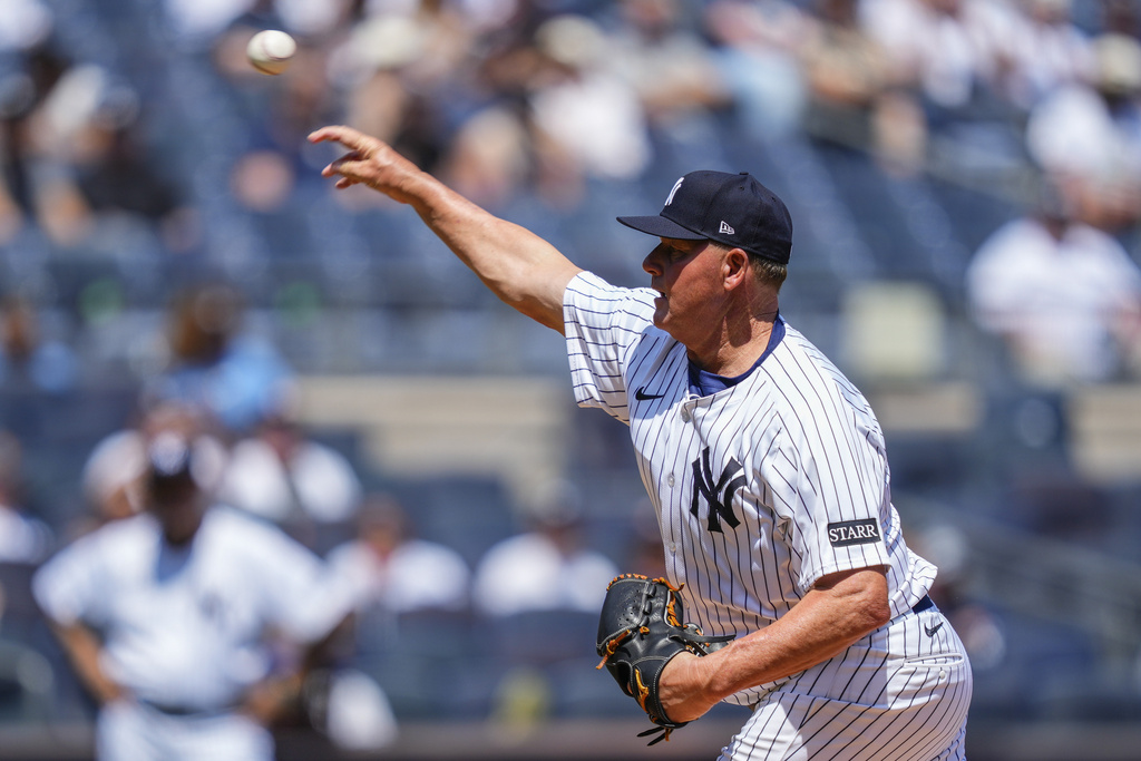 Former New York Yankees' Roger Clemens (22) throws during the first inning of the Yankees Old-Timers' Day Game before a baseball game against the Houston Astros, Saturday, Aug. 9, 2025, in New York. (AP Photo/Yuki Iwamura)