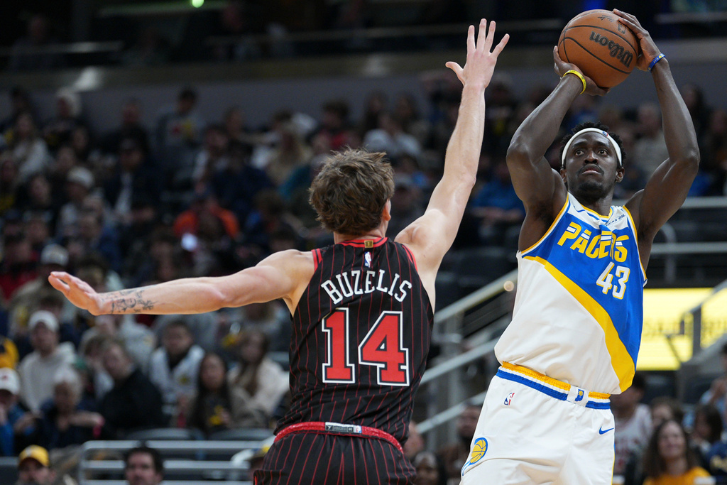 Indiana Pacers forward Pascal Siakam (43) shoots over Chicago Bulls forward Matas Buzelis (14) during the first half of an NBA basketball game in Indianapolis, Saturday, Nov. 29, 2025. (AP Photo/AJ Mast)