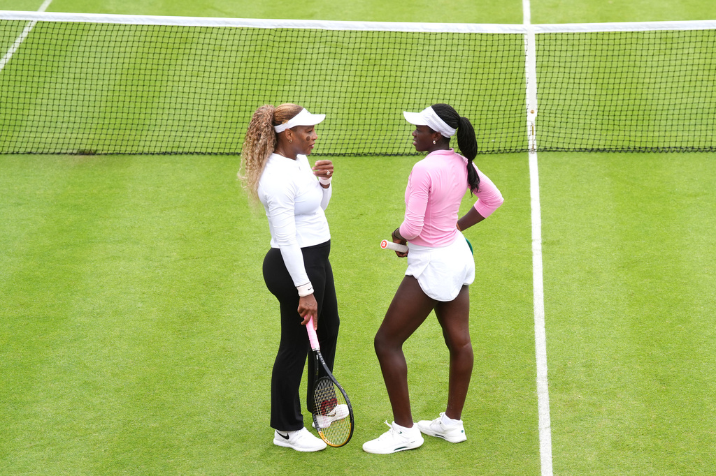 Serena Williams of the US, left, speaks with Canada's Victoria Mboko at The Queen's Club, in London, Sunday June 7, 2026. (Adam Davy/PA via AP)