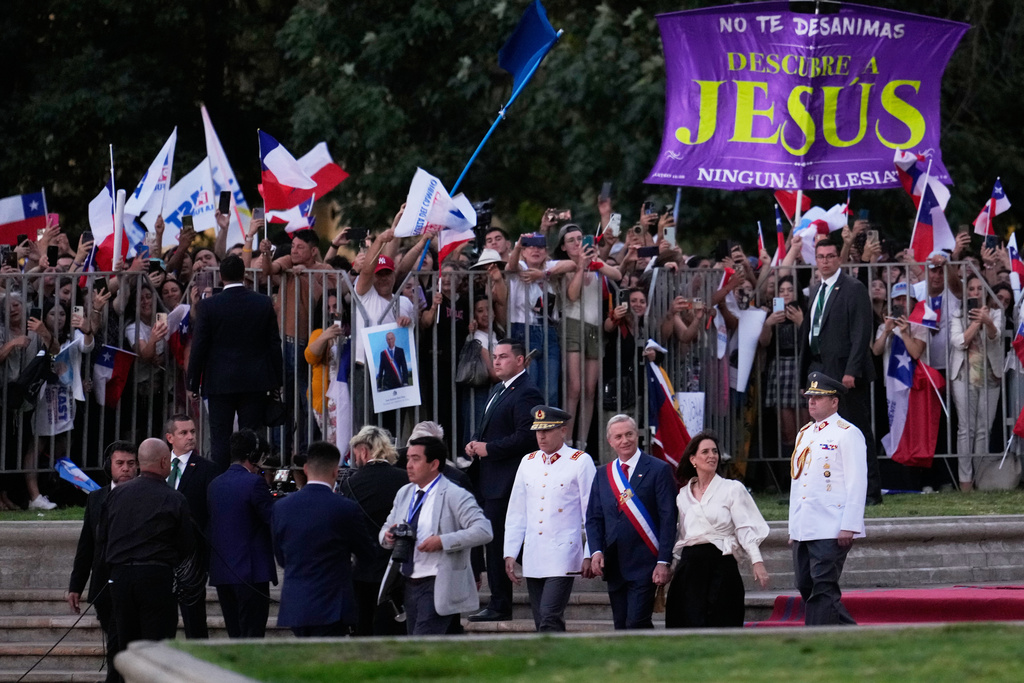 Chile's President Jose Antonio Kast and his wife Maria Pía Adriasola arrive at la Moneda presidential palace after his inauguration in Santiago, Chile, Wednesday, March 11, 2026. (AP Photo/Gustavo Garello)