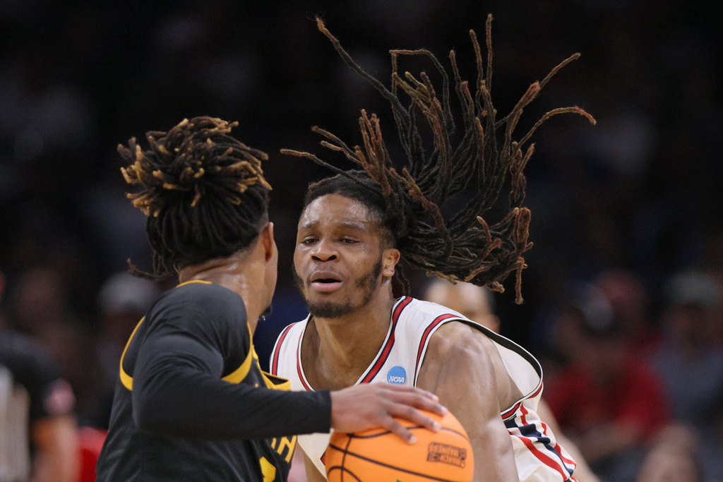 Houston forward Joseph Tugler, right, defends Idaho guard Biko Johnson, left, during the first half in the first round of the NCAA college basketball tournament, Thursday, March 19, 2026, in Oklahoma City. (AP Photo/Nate Billings)