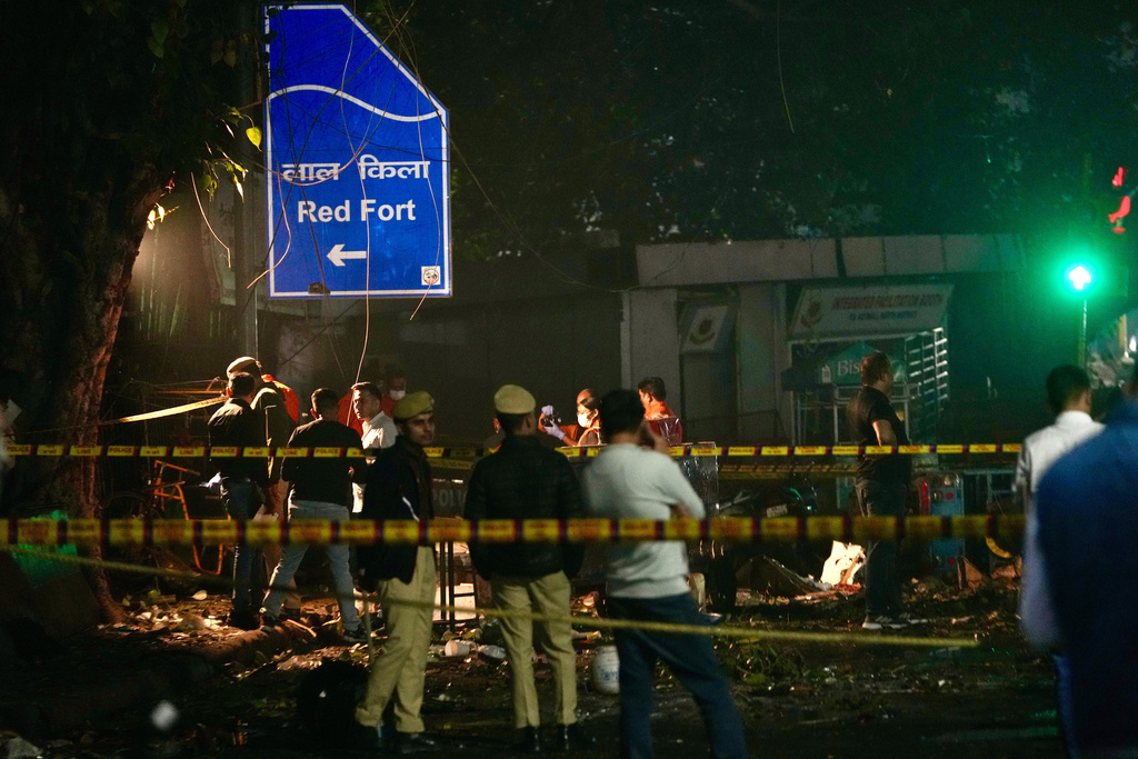 Security officers inspect the site of a car explosion near the historic Red Fort in New Delhi, India, Monday, Nov. 10, 2025. (AP Photo/Manish Swarup)