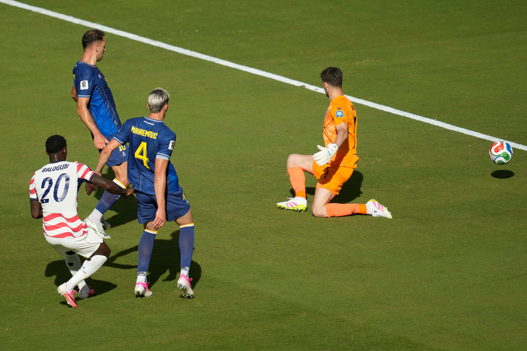 United States' Folarin Balogun (20) scores their first goal against Bosnia goalkeeper Nikola Vasilj (1) during the World Cup round of 32 soccer match between the United States and Bosnia in Santa Clara, Calif., near San Francisco, Wednesday, July 1, 2026. (AP Photo/Jeff Chiu)
