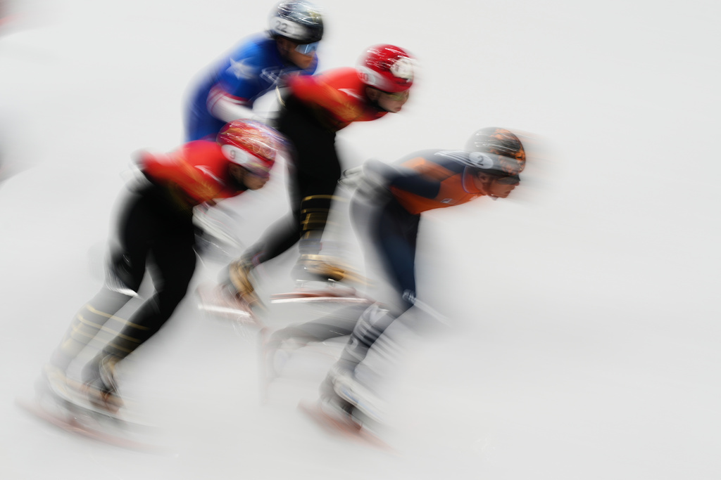 Jens van 't Wout of the Netherlands leads in the quarterfinals during the men's 1500 meter short track speed skating at the 2026 Winter Olympics, in Milan, Italy, Saturday, Feb. 14, 2026. (AP Photo/Francisco Seco)