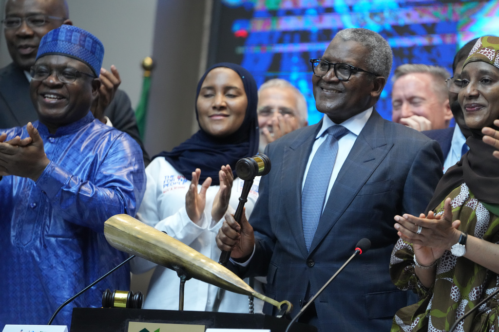 Nigerian industrialist Aliko Dangote, centre, participates in the Opening Gong Ceremony of the Dangote Refinery Initial Public Offer at the Nigeria Stock Exchange in Lagos Nigeria, Monday, Sept. 14, 2026. (AP Photo/Sunday Alamba)