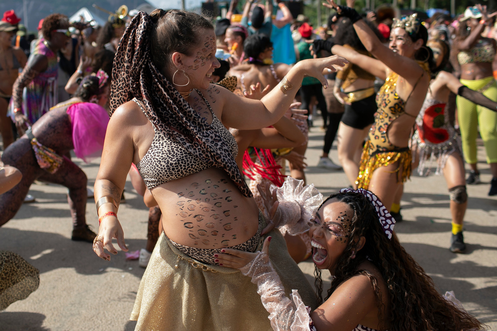 Revelers performs during the Amigos da Onca Carnival street party in Rio de Janeiro, Saturday, Feb. 14, 2026. (AP Photo/Bruna Prado)