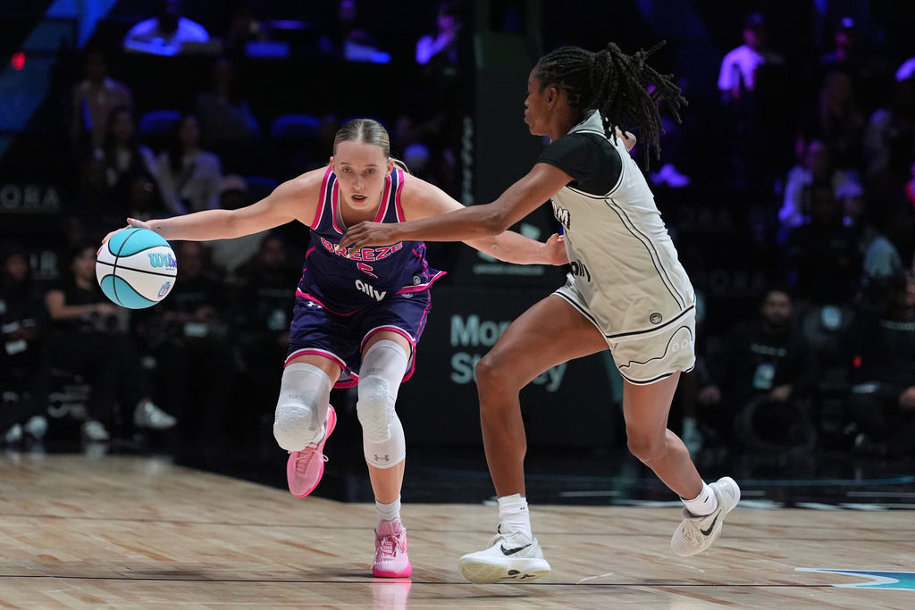 Breeze BC guard Paige Bueckers (5) drives past Phantom BC guard Tiffany Hayes in their Unrivaled 3-on-3 basketball game, Monday, Jan. 5, 2026, in Medley, Fla. (AP Photo/Rebecca Blackwell)