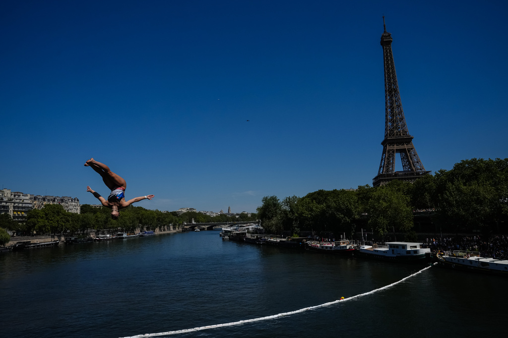 France's Madeleine Bayon competes during round 1 of the Women's 20m Platform as the Eiffel Tower is seen in the background at the European Aquatics Championships in Paris, Friday, Aug. 7, 2026. (AP Photo/Aurelien Morissard)