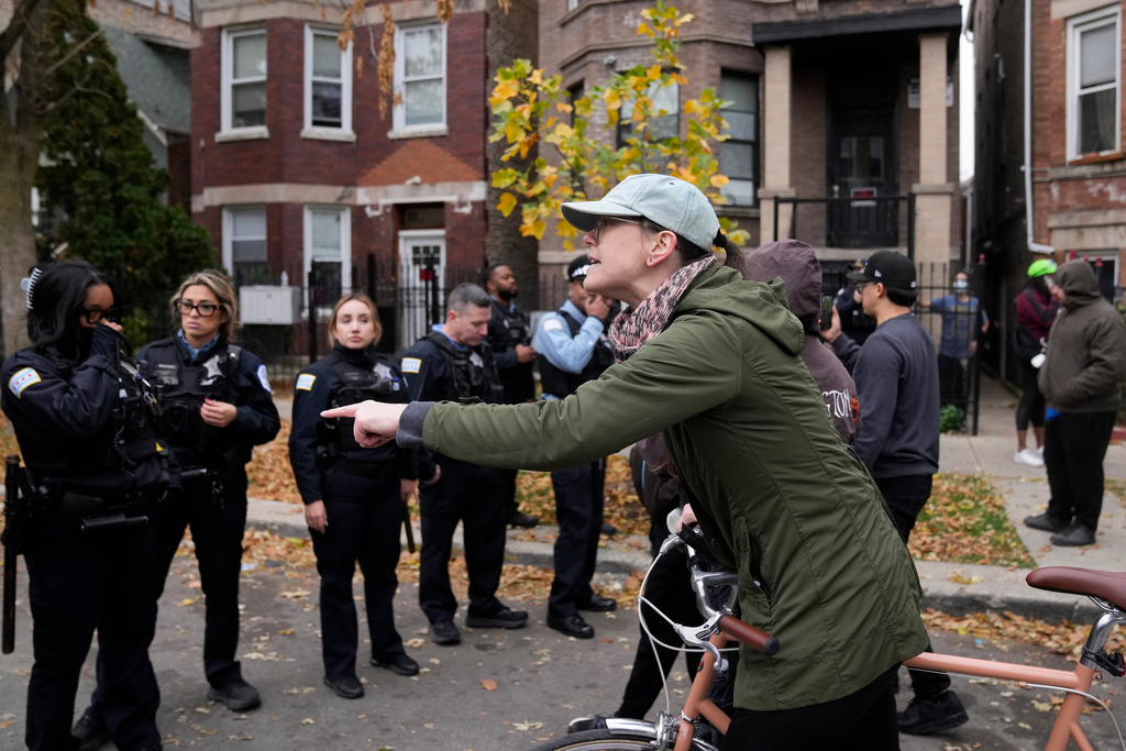 People protesting the actions of federal immigration agents in Little Village clash with Chicago police officers Saturday, Nov. 8, 2025, in Chicago. (AP Photo/Erin Hooley)
