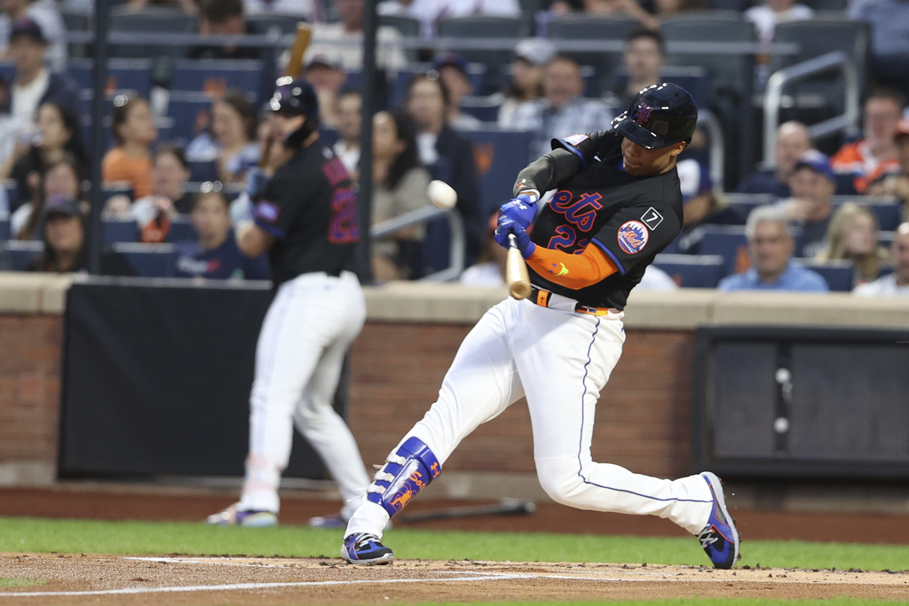 New York Mets' Juan Soto hits a two-run home run, which also scored Francisco Lindor, during the first inning of a baseball game against the Miami Marlins, Friday, Aug. 29, 2025, in New York. (AP Photo/Pamela Smith)