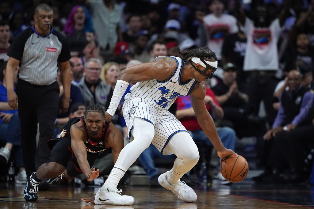 Orlando Magic's Wendell Carter Jr., right, keeps the ball away from Philadelphia 76ers' Tyrese Maxey during the second half of an NBA play-in tournament basketball game Wednesday, April 15, 2026, in Philadelphia. (AP Photo/Matt Slocum)