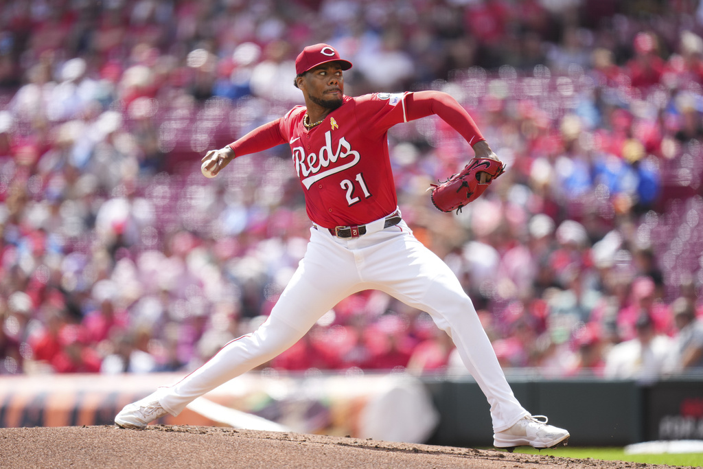 Cincinnati Reds pitcher Hunter Greene throws during the second inning of a baseball game against the New York Mets, Sunday, Sept. 7, 2025, in Cincinnati. (AP Photo/Jeff Dean)