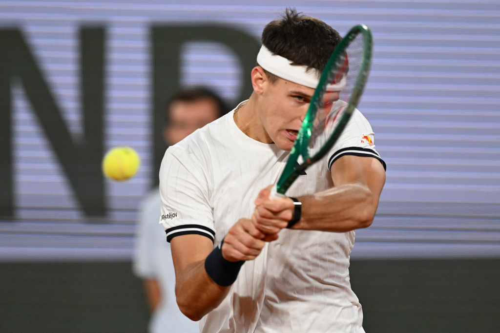 Czech Republic's Jakub Mensik returns to Brazil's Joao Fonseca during the quarterfinal tennis match at the French Open in Paris, Tuesday, June 2, 2026. (AP Photo/Emma Da Silva)