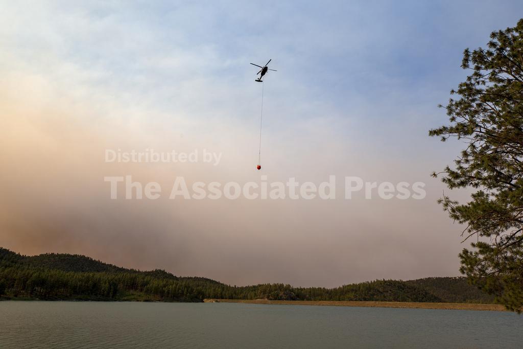 At least 1 dead in New Mexico wildfire that forced thousands to flee ...