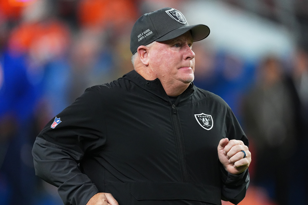FILE - Las Vegas Raiders offensive coordinator Chip Kelly before an NFL football game Thursday, Nov. 6, 2025, in Denver. (AP Photo/David Zalubowski, File)