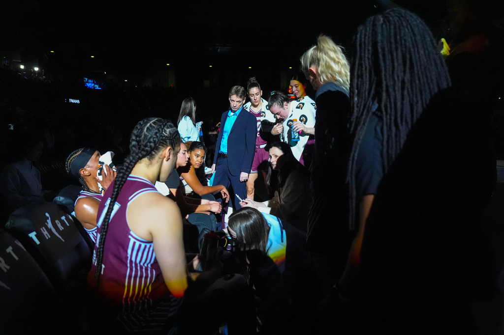 Toronto Tempo head coach Sandy Brondello, center right, speaks to her team as they take on the Washington Mystics in WNBA basketball game action in Toronto, Friday, May 8, 2026. (Chris Young/The Canadian Press via AP)