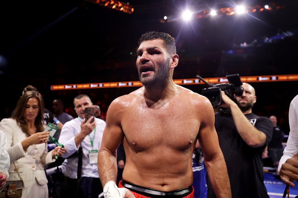 Boxer Filip Hrgovic celebrates defeating Moses Itauma in their vacant IBF world heavyweight title, Saturday, Aug. 29, 2026, in London. (Steven Paston/PA via AP)