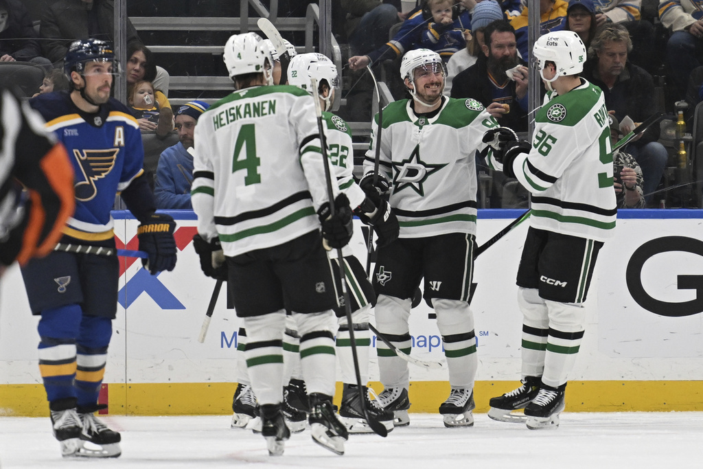Dallas Stars Matt Duchene (95) is congratulated by teammates after scoring against the St. Louis Blues during the second period of an NHL hockey game on Tuesday, Jan. 27, 2026, in St. Louis. (AP Photo/Joe Puetz)