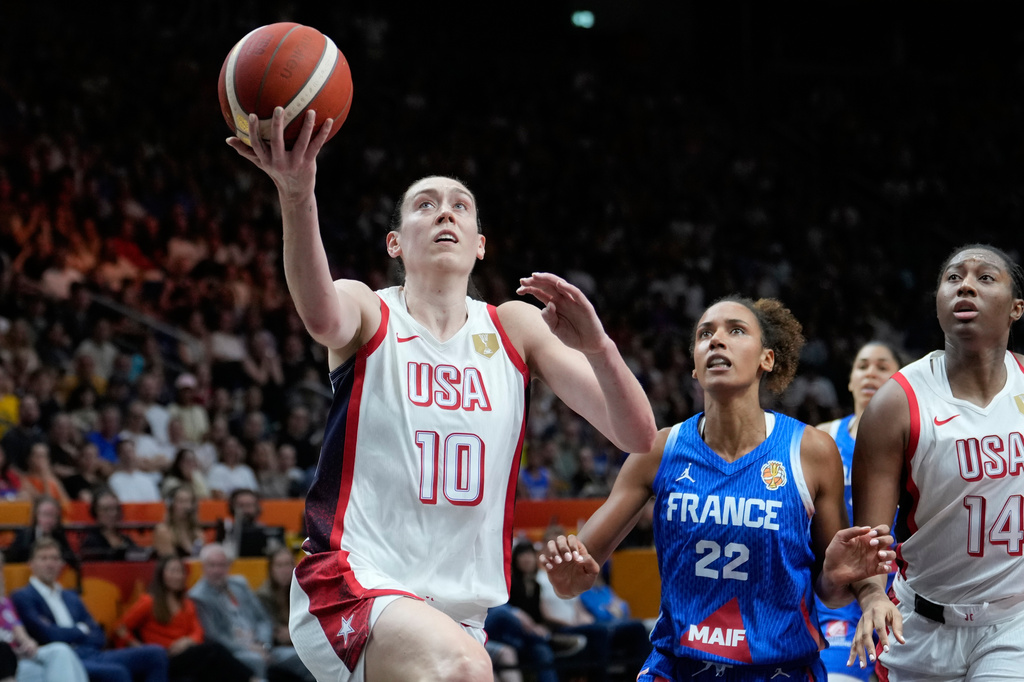 Breanna Stewart, of the United States, scores during the Women's Basketball World Cup final match between the United States and France in Berlin, Sunday, Sept. 13, 2026. (AP Photo/Ebrahim Noroozi)