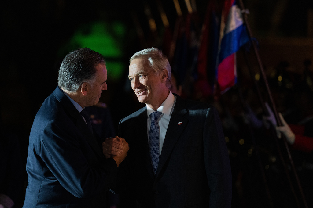 Uruguay's President Yamandu Orsi, left, shakes hands with Chile's President Jose Antonio Kast during an official meeting at the presidential residence in Montevideo, Uruguay, Wednesday, July 1, 2026. (AP Photo/Matilde Campodonico)