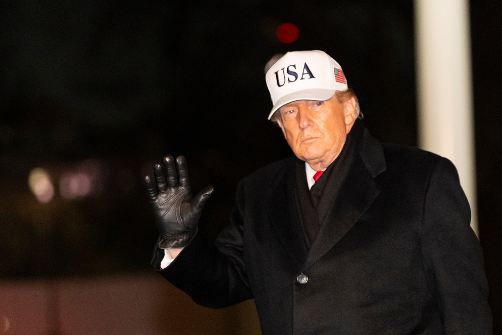 President Donald Trump waves as he walks from Marine One after arriving on the South Lawn of the White House, Tuesday, Jan. 27, 2026, in Washington. (AP Photo/Alex Brandon)
