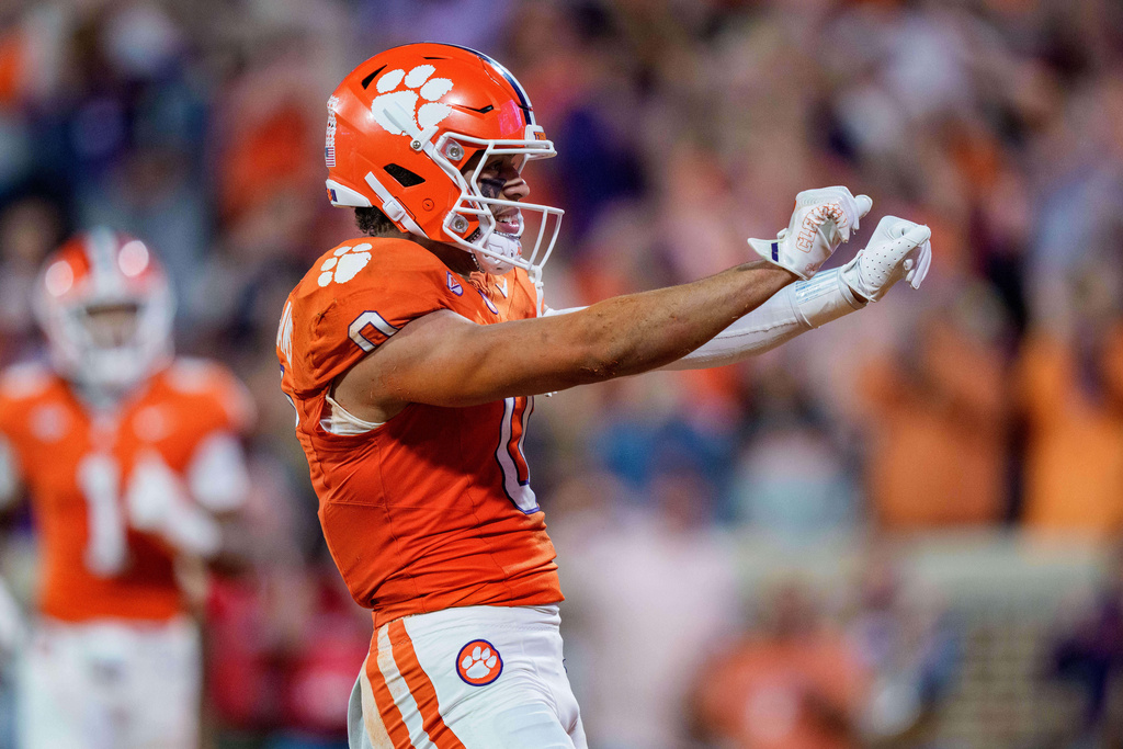 Clemson wide receiver Antonio Williams (0) celebrates his touchdown in the first half of an NCAA college football game against Florida State, Saturday, Nov. 8, 2025, in Clemson, S.C. (AP Photo/Jacob Kupferman)