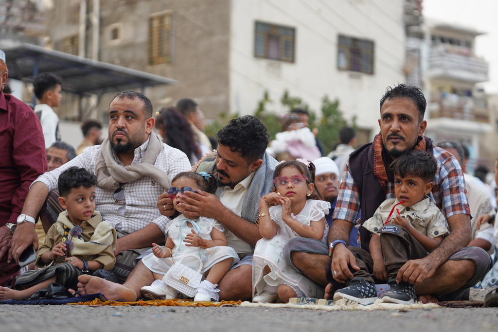 People prepare to pray Eid Al-Fitr prayers, marking the feast after Ramadan, celebrating the end of fasting, in Aden, Yemen, Friday, March 20, 2026. (AP Photo/Abdulnasser Alseddik)