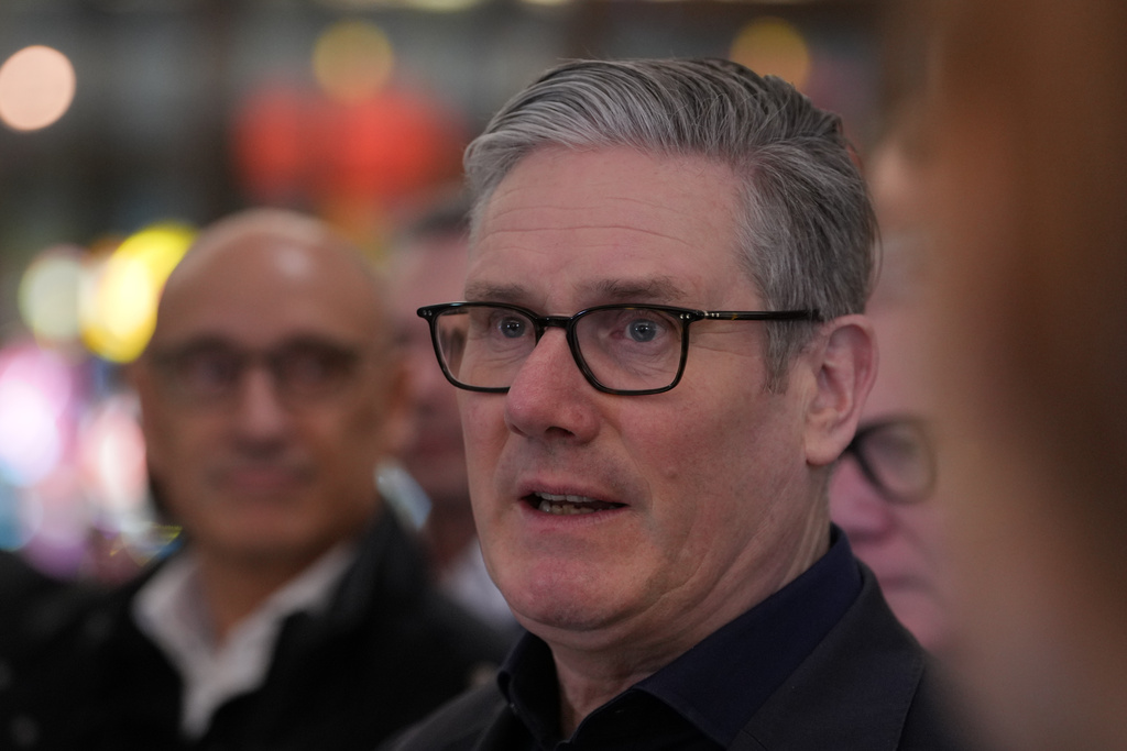 Britain's Prime Minister Keir Starmer delivers remarks to the business delegation at a hotel in Beijing, China, Wednesday, Jan. 28, 2026. (AP Photo/Kin Cheung, Pool)