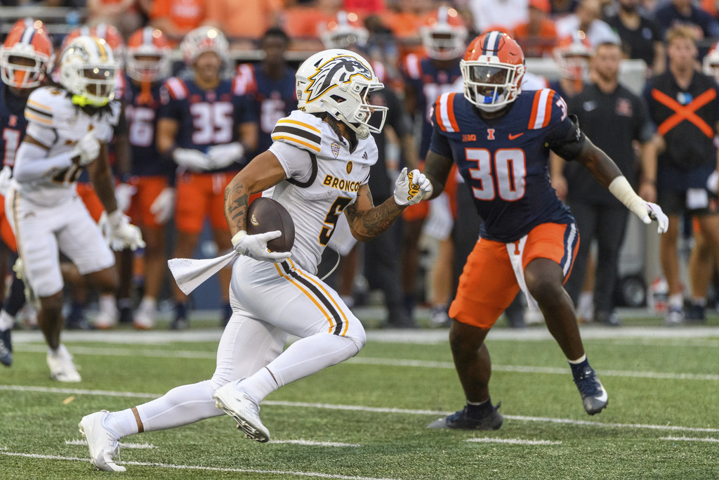 Western Michigan to running back Devin Miles during the first half of an NCAA college football game against Illinois Saturday, Sept. 13, 2025, in Champaign, Ill. (AP Photo/Craig Pessman)