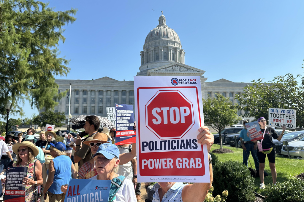 In this photo taken with a smartphone, people opposed to a congressional redistricting plan rally outside the Missouri Capitol in Jefferson City, Mo., Wednesday, Sept. 2, 2026. (AP Photo/David A. Lieb)