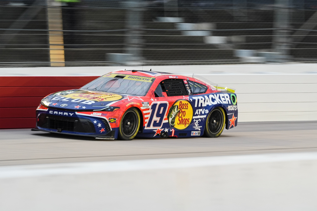 Chase Briscoe steers down the front stretch during a NASCAR Cup Series auto race Sunday, Sept. 6, 2026, in Darlington, S.C. (AP Photo/Matt Kelley)