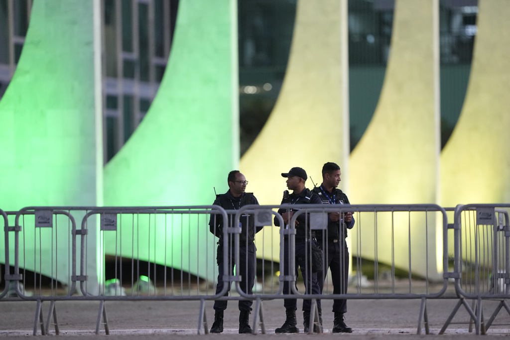 Police stand guard in front of the Supreme Court, one day before the second part of former President Jair Bolsonaro's trial, in Brasilia, Brazil, Monday, Sept. 8, 2025. (AP Photo/Eraldo Peres)