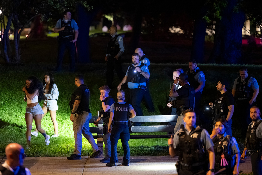 Chicago police officers attempt to disperse hundreds of young people near the Griffin Museum of Science and Industry in the Hyde Park neighborhood, Monday, May 25, 2026. (Tyler Pasciak LaRiviere/Chicago Sun-Times via AP, File)