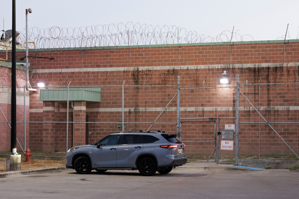 A vehicle waits outside of the Carrizalez-Rucker Cameron County Detention Center for the release of Immigration and Customs Enforcement officer Christian Castro in Brownsville, Texas on Thursday, Aug. 27, 2026. (AP Photo/Michael Gonzalez)
