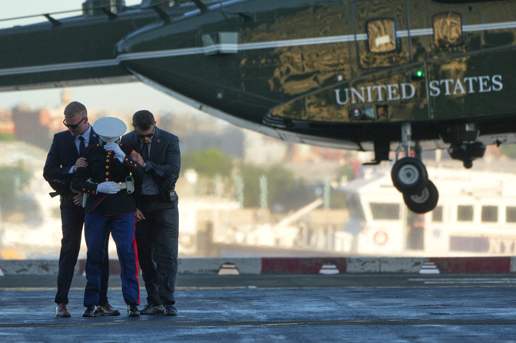 U.S. Secret Service agents and a U.S. Marine brace against the downdraft as a support helicopter lands before Marine One with President Donald Trump aboard, at the Downtown Manhattan Heliport at Pier 6 in New York, Monday, June 8, 2026. (AP Photo/Mark Schiefelbein)