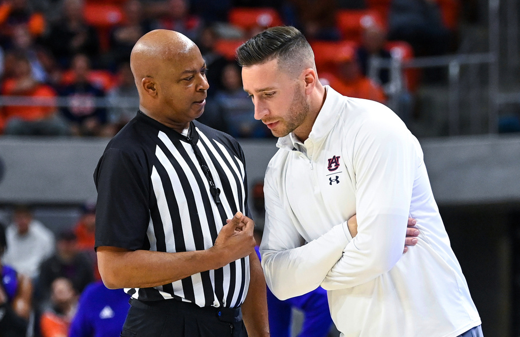 FILE - Then- Auburn assistant coach Steven Pearl talks with an official during the second half of an NCAA college basketball game against North Alabama Tuesday, Dec. 14, 2021, in Auburn, Ala. (AP Photo/Julie Bennett, File)