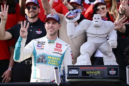 Denny Hamlin says 'worse drivers' than him have won a NASCAR championship. Who does he mean? - Vimarsana News