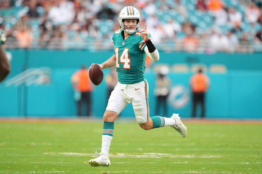 Miami Dolphins quarterback Quinn Ewers looks to pass during the second half of an NFL football game against the Cincinnati Bengals, Sunday, Dec. 21, 2025, in Miami Gardens, Fla. (AP Photo/Rebecca Blackwell)