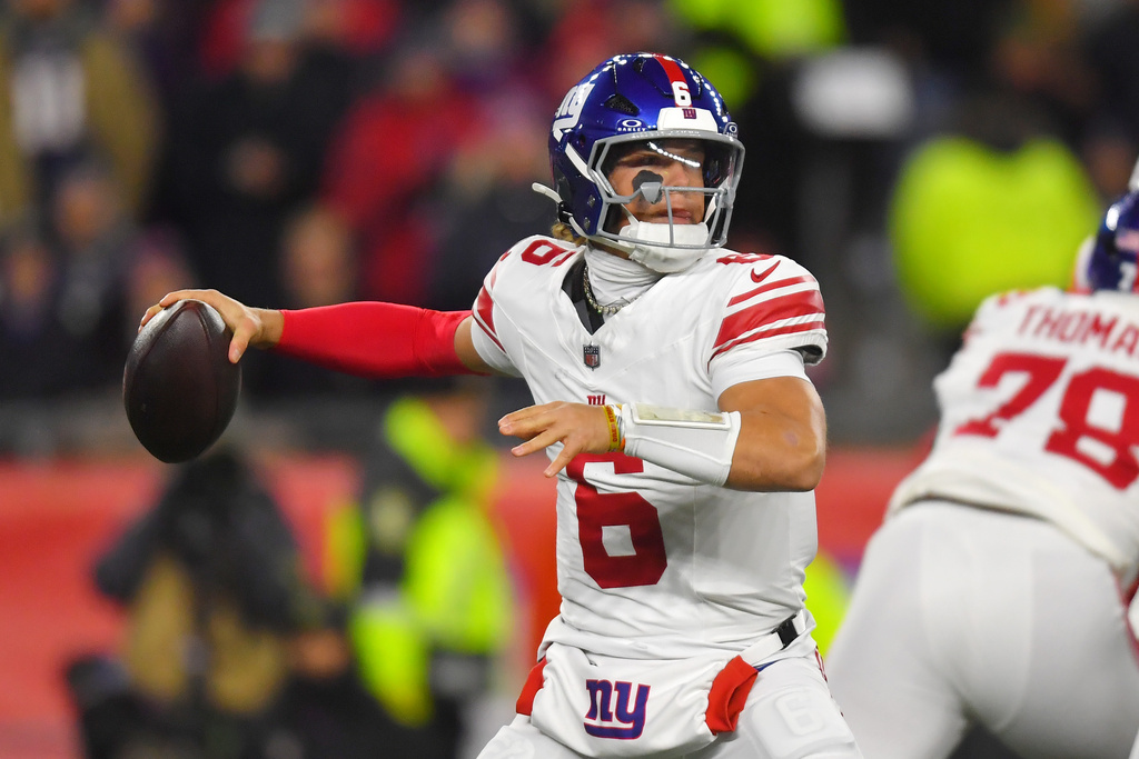 New York Giants quarterback Jaxson Dart passes against the New England Patriots during the first half of an NFL football game, Monday, Dec. 1, 2025, in Foxborough, Mass. (AP Photo/Steven Senne)