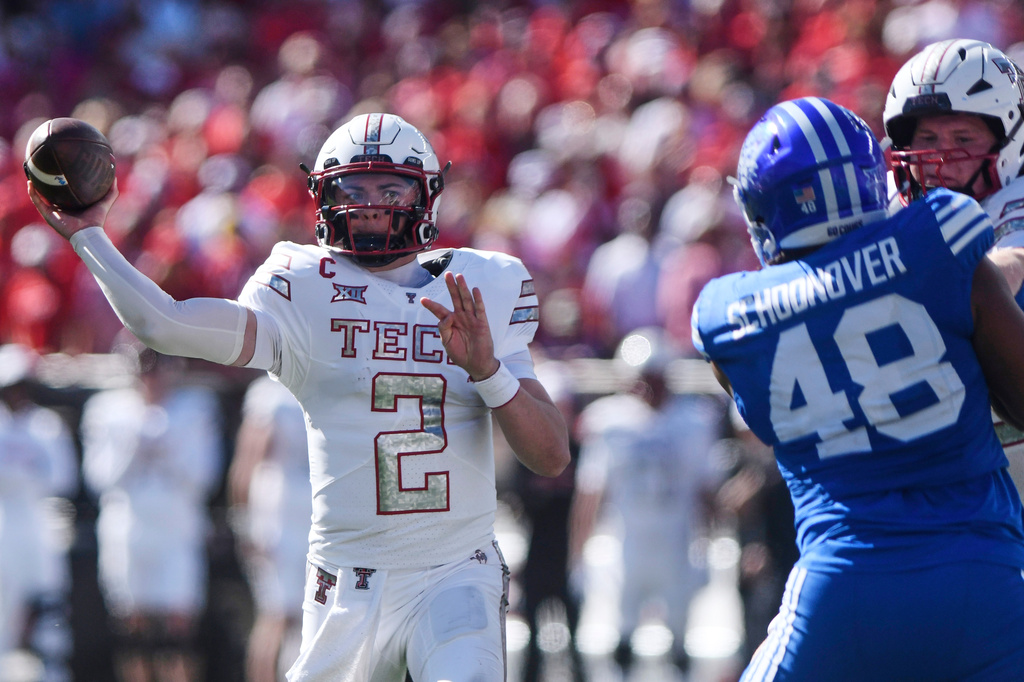 Texas Tech quarterback Behren Morton (2) prepares to throw a pass during the first half of an NCAA college football game against BYU, Saturday, Nov. 8, 2025, in Lubbock, Texas. (AP Photo/Annie Rice)